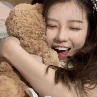 年轻女孩爱过来